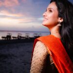 Shivani Baokar Instagram - आजचा रंग केशरी 🏵️ Pic from the latest Navaratri segment for @zeemarathiofficial ☺️ #रंग #केशरी