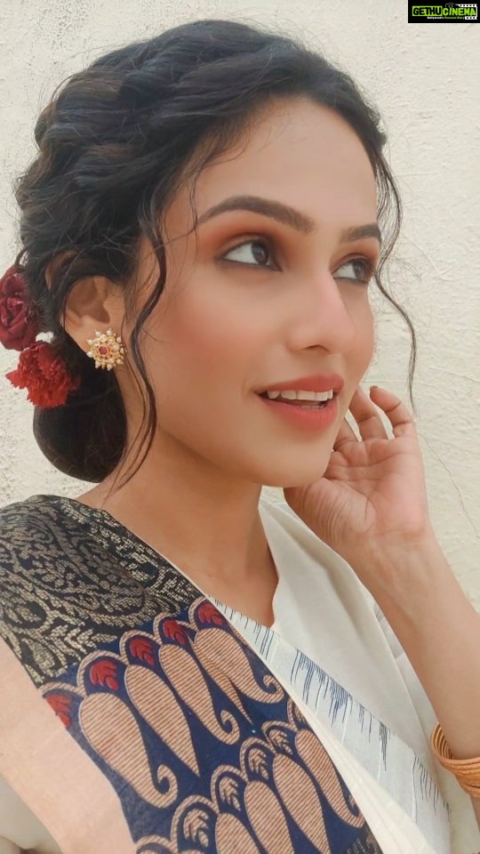 Shivani Baokar Instagram - Oye baat sunna.........!!! (to the marriage proposals in my DMs) jk 😆 MUA @makeupbyberdesaurabh