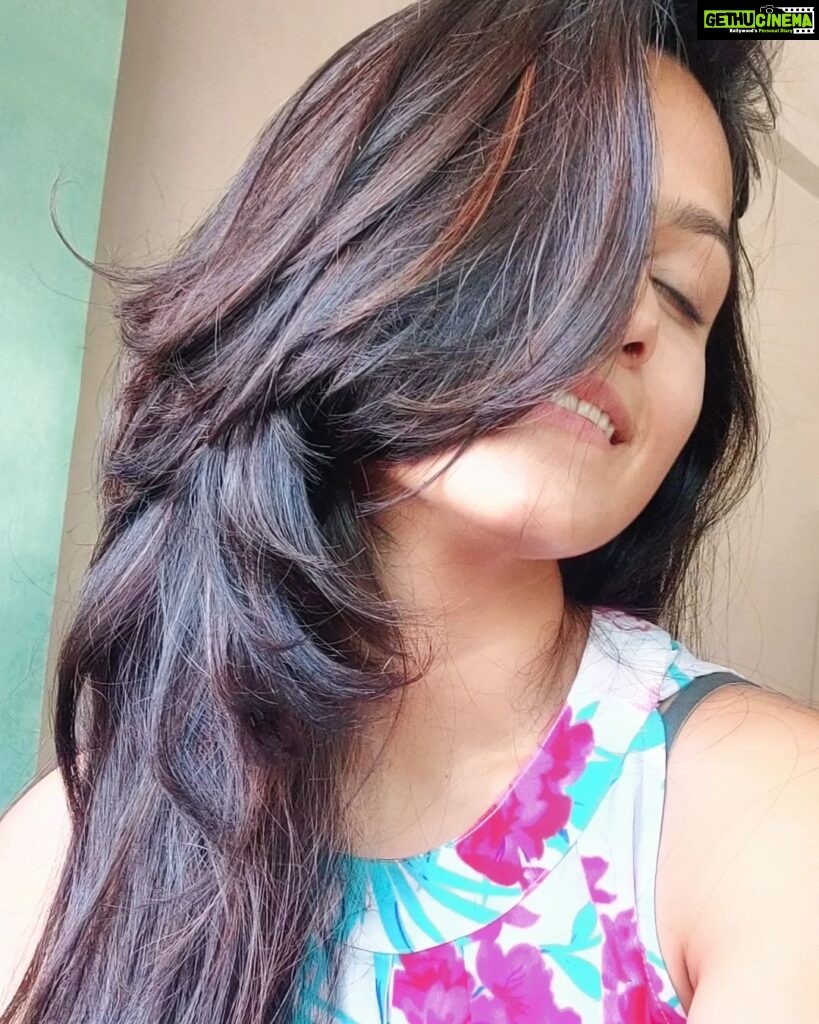 Shivani Baokar Instagram - How do you celebrate a 'Good-Hair Day' ? 🌝😸 Hair by @masterdeepakhairexpert 🤗