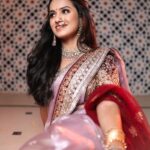 Shivani Baokar Instagram - Maybe this photo coincidentally depicts our mood right now 🤔😛 #waitingforbappa ❤️ Makeup & hair - @makeupbyberdesaurabh Photographer- @kunal_mohite_photography Styling - @makeupbyberdesaurabh @style_by_pradnyaaaaa__ Designer - @rashmi.s_the_rental_boutique Jewellery - @jizajewellerystudio Nath & hair accessories - @morpankh_jwells Location - @setsinthecity.in Shoot managed - @style_by_pradnyaaaaa__ Sets in the City