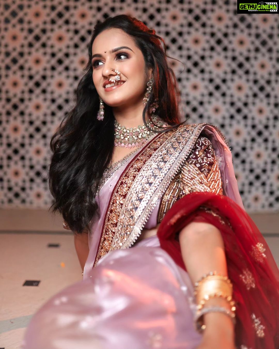 Shivani Baokar Instagram - Maybe this photo coincidentally depicts our mood right now 🤔😛 #waitingforbappa ❤️ Makeup & hair - @makeupbyberdesaurabh Photographer- @kunal_mohite_photography Styling - @makeupbyberdesaurabh @style_by_pradnyaaaaa__ Designer - @rashmi.s_the_rental_boutique Jewellery - @jizajewellerystudio Nath & hair accessories - @morpankh_jwells Location - @setsinthecity.in Shoot managed - @style_by_pradnyaaaaa__ Sets in the City