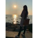 Shivani Baokar Instagram - find the light in everything ✨ #daywellspent 📸 @hetagogri #sunsets #sunset #sunsetphotography #nature #sunsetlovers #sky #pics #sunsetlover #photography #ig #sunrise #naturephotography #landscape #photooftheday #captures #clouds #travel #sun #love #landscapephotography #beach #beautiful #travelphotography #instagood #naturelovers #vision #photo #picoftheday #sea Candies