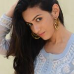 Shivani Baokar Instagram - राखाडी रंगाचे वैशिष्ट्य म्हणजे वाईट गोष्टींचा नाश ! #रंग #राखाडी PC @riteshnikamphotography