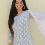Shivani Baokar Instagram - राखाडी रंगाचे वैशिष्ट्य म्हणजे वाईट गोष्टींचा नाश ! #रंग #राखाडी PC @riteshnikamphotography