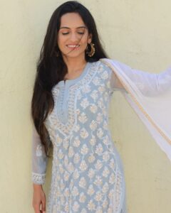 Shivani Baokar Instagram - राखाडी रंगाचे वैशिष्ट्य म्हणजे वाईट गोष्टींचा नाश !

#रंग #राखाडी 

PC @riteshnikamphotography