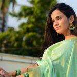 Shivani Baokar Instagram - आजचा रंग सांगा पाहू 🙃 आजचा रंग हिरवा हिरवा रंग निसर्गाची ओळख समृध्दीचं प्रतीक....हिरवा म्हणजे लावण्य..... #रंग #हिरवा PC @riteshnikamphotography
