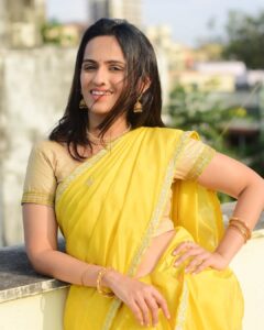 Shivani Baokar Instagram - आजचा रंग पिवळा 💛 पिवळा रंग म्हणजे उत्साह आणि आनंदाची उधळण करणारा #रंग #पिवळा PC @riteshnikamphotography Saree @karagiri_ethnic