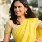 Shivani Baokar Instagram - आजचा रंग पिवळा 💛 पिवळा रंग म्हणजे उत्साह आणि आनंदाची उधळण करणारा #रंग #पिवळा PC @riteshnikamphotography Saree @karagiri_ethnic