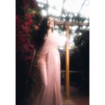 Shivani Baokar Instagram - All about sunshine and sparkles ✨ Styling @saileerajpurenagane Outfit @rajkumari_by_richahaware Jewellery @sorayaajewels_ MUA @bridal.mekup.by.saroj Videoshoot and edits @kyammmera Photoshoot and edits @kharsambale Assisted by @siddheshhwalanj Location credits @housepartykhar