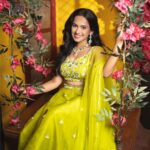 Shivani Baokar Instagram - Loving this colour a little too much! Styling @saileerajpurenagane Outfit @rajkumari_by_richahaware Jewellery @sorayaajewels_ MUA @bridal.mekup.by.saroj Videoshoot and edits @kyammmera Photoshoot and edits @kharsambale Assisted by @siddheshhwalanj Location credits @housepartykhar House Party Khar