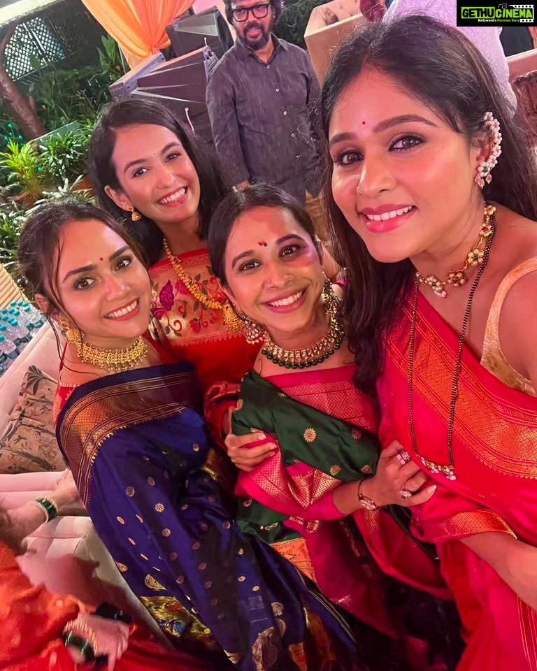 Shivani Baokar Instagram - Let's call it a star studded night maybe? Met these beautiful ladies and ofcourse 'Hardik' too, together after long ✨❤️ #SoMuchTalentinOneFrame 🤌🏻😁 Thank you @cmomaharashtra_ for having us over! #funtime #lastnight #marathientertainmentindustry #marathicelebrity #mumbai #ganpatibappamorya #cmomaharashtra #jaihind Varsha Bungalow Official Residence of Chief Minister of Maharashtra