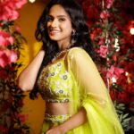 Shivani Baokar Instagram - Happy people see the world through rose tinted glasses 🥰 Also, what a match! 😍🇮🇳 #greenoutfit #roses #lehengalove Styling @saileerajpurenagane Outfit @rajkumari_by_richahaware Jewellery @sorayaajewels_ MUA @bridal.mekup.by.saroj Videoshoot and edits @kyammmera Photoshoot and edits @kharsambale Assisted by @siddheshhwalanj Location credits @housepartykhar House Party Khar