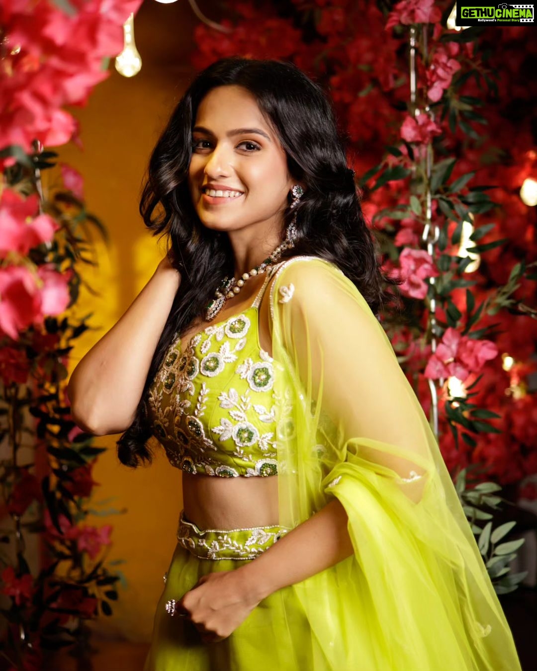 Shivani Baokar Instagram - Happy people see the world through rose tinted glasses ๐ฅฐ Also, what a match! ๐๐ฎ๐ณ #greenoutfit #roses #lehengalove Styling @saileerajpurenagane Outfit @rajkumari_by_richahaware Jewellery @sorayaajewels_ MUA @bridal.mekup.by.saroj Videoshoot and edits @kyammmera Photoshoot and edits @kharsambale Assisted by @siddheshhwalanj Location credits @housepartykhar House Party Khar