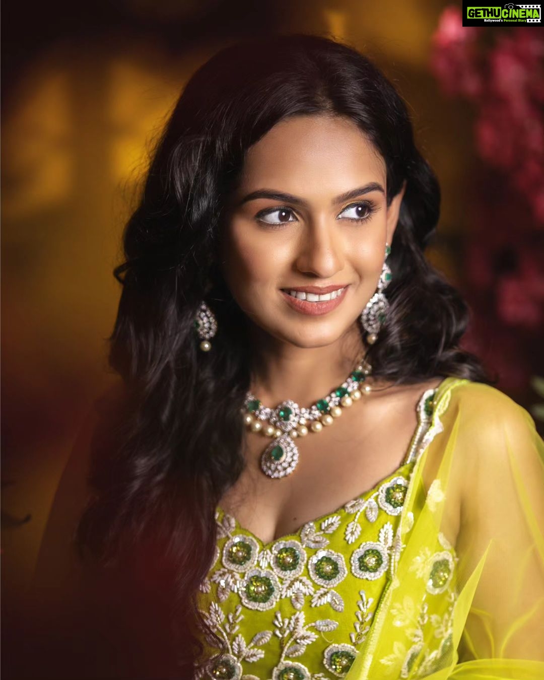 Shivani Baokar Instagram - Good morning fam! Styling @saileerajpurenagane Outfit @rajkumari_by_richahaware Jewellery @sorayaajewels_ MUA @bridal.mekup.by.saroj Videoshoot and edits @kyammmera Photoshoot and edits @kharsambale Assisted by @siddheshhwalanj Location credits @housepartykhar #makeup #makeupartist #dresses #love#green #bollywood #selflove #selfcare #grwm #marathi #bridal #maharashtra #grwmmakeup #reelsinstagram #marathicelebs #reelsvideo #reelsindia #goodmorningpost House Party Khar