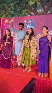 Shivani Baokar Instagram - ‘लवंगी मिरची’ टिमची ठसकेदार एन्ट्री! 

‘लवंगी मिरची’

झी मराठी उत्सव नात्यांचा!

#उत्सवनात्यांचा #UtsavNatyancha #ZeeMarathi #MeMarathi