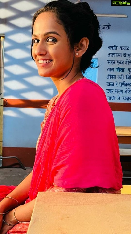 Shivani Baokar Instagram - I have news for you ЁЯУвЁЯШБ ЁЯМ╢я╕П Lavangi Mirchi ЁЯМ╢я╕П 10 May pasun Ratri 10 Vajta ЁЯХЩ рд▓рд╡рдВрдЧреА рдорд┐рд░рдЪреА рдЭрдирдЭрдирд▓реАрдЪ... рдЖрддрд╛ 10 рдореЗ рдкрд╛рд╕реВрди рд▓рд╡рдВрдЧреА рдорд┐рд░рдЪреА рдпреЗрдгрд╛рд░ рдЦрд╛рд╕ рддреБрдордЪреНрдпрд╛рд╕рд╛рдареА рд░рд╛рддреНрд░реА 10 рд╡рд╛рдЬрддрд╛... рдордВрдЧ рдмрдЧрдирд╛рд░ рдирд╡реНрд╣рдВ?! ... ЁЯШКЁЯШКЁЯШН #LavangiMirchi #10thMay #10p.m. #zeemarathi #shivanibaokar #newslot #newbeginnings #loveyouall #letsdothistogether