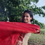 Shivani Baokar Instagram – Can life be so simple? β€οΈ
Winds…. nature… beautiful days….farms… family… friends β€οΈ
#mysolapurthrowback
Thanks to @saileerajpurenagane for arranging such a beautiful trip π
PC @learninginnprogress Solapur