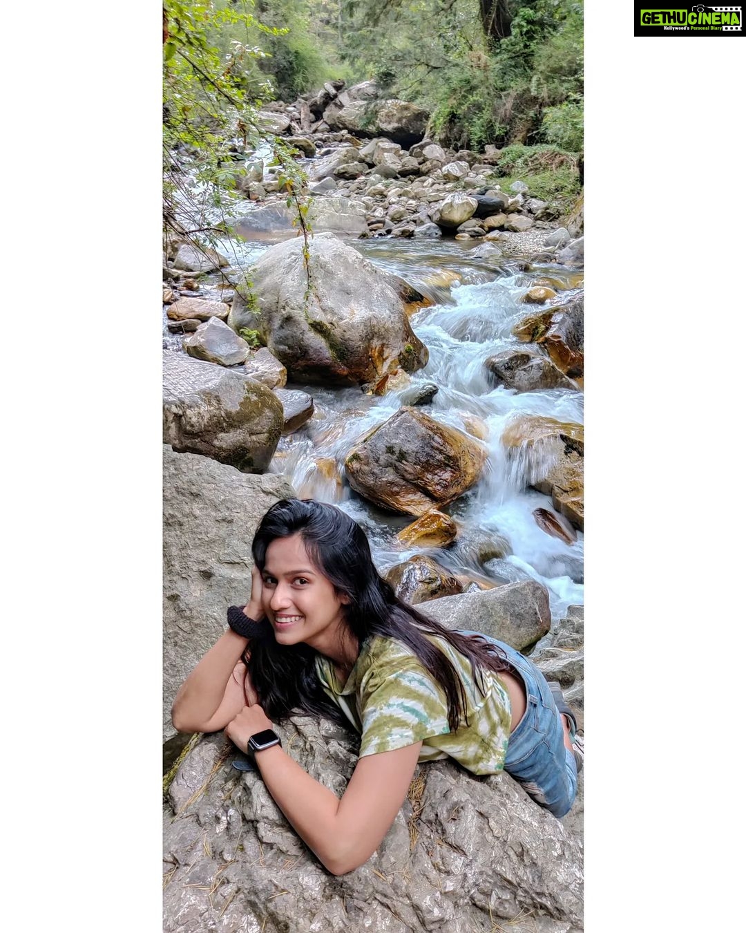 Shivani Baokar Instagram - Feel like saying 'Hi!' to you all from the mountains 🥺❤️ 'Rediscover This Day' cha Google notification ala ani ata majhya manane mi already tithe ahe 🙈❤️ #cantstopdreaming what to do? 🙄 PC @learninginnprogress #mountains #nature #travel #landscape #hiking #photography #naturephotography #adventure #travelphotography #photooftheday #landscapephotography #naturelovers #love #wanderlust #snow #trekking #explore #instagood #sky #outdoors #sunset #travelgram #ig #beautiful #picoftheday #takemeback #mountainlovers #winter #clouds Jibhi