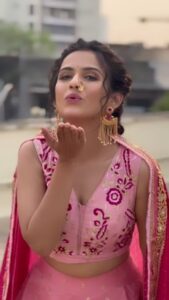 Shivani Baokar Instagram - One on this beautiful song 💝 @kedarshindems @sanashinde @ankushpchaudhari @everestentertainment @sanjaychhabriaofficial @ajayatulofficial @shreyaghoshal #marathisong #marathi #maharashtra #traditional #traditionalwear #trending #hairstyles #chyd #padwaoutfit MUA @makeupbyberdesaurabh Dress by @vrushalee_fashion_studio Styled by @saileerajpurenagane