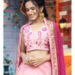 Shivani Baokar Instagram - Team 'Lavangi Mirchi' Chala Hawa Yeu Dya vishesh Aaj ani udya, ratri 9:30 la aplya ZeeMarathi var ❤️😘 MUA @makeupbyberdesaurabh Dress by @vrushalee_fashion_studio Styled by @saileerajpurenagane Mumbai, Maharashtra