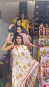 Shivani Rajashekar Instagram - Making sure the Family Hops on the Trend 😎🤓
#Navratri #DurgaPuja #Dussehra #Golu 
#KotaBommaliPs #lingilingilingidi #trending