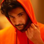 Shivin Narang Instagram - Hidden beneath a veil of mystery 🧡 . . 📸 @rohnpingalay 👨‍🎨 @digambar103