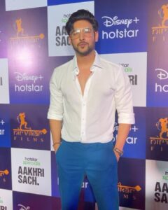 Shivin Narang Instagram - Last night #AakhriSach
Success celebration … ✨🙏
Thankuu Everyone for all the love and support 🫶🏻