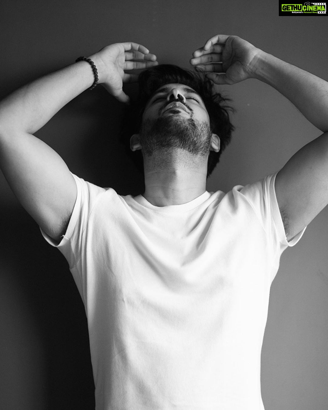 Shivin Narang Instagram - Mind bending 🖤
