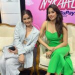 Shivshakti Sachdev Instagram - Let's play Yes or Pass with Janhvi @nykaaland #Nykaaland2023 #iamatnykaaland #jhanvikapoor #yes #pass #just #play #trendingsongs Mahalaxmi Racecourse