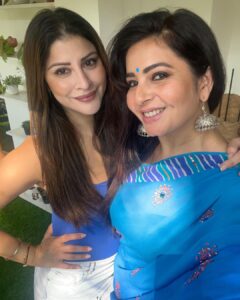 Shonali Nagrani Instagram - Bleed blue.
#indpakmatch #worldcup #worldcupindpak #squadgoals @karishmakotak26 @shyammehta #alan