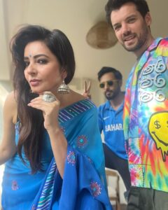 Shonali Nagrani Instagram - Bleed blue.
#indpakmatch #worldcup #worldcupindpak #squadgoals @karishmakotak26 @shyammehta #alan