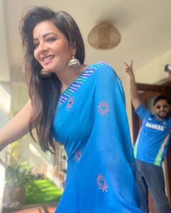 Shonali Nagrani Instagram - Bleed blue.
#indpakmatch #worldcup #worldcupindpak #squadgoals @karishmakotak26 @shyammehta #alan