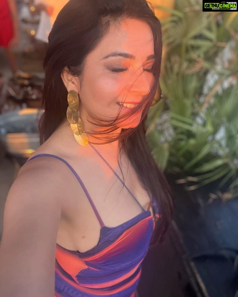 Shonali Nagrani Instagram - Big shout out to you ladies . Thinking of you and sending you so much love ;) @shamameghe @samantha.tran11.11 @charikag @sarahj_cox. Wearing : @labelankitajain