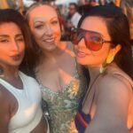 Shonali Nagrani Instagram – Big shout out to you ladies . Thinking of you and sending you so much love ;)
@shamameghe @samantha.tran11.11 @charikag @sarahj_cox.  Wearing : @labelankitajain