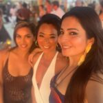 Shonali Nagrani Instagram – Big shout out to you ladies . Thinking of you and sending you so much love ;)
@shamameghe @samantha.tran11.11 @charikag @sarahj_cox.  Wearing : @labelankitajain