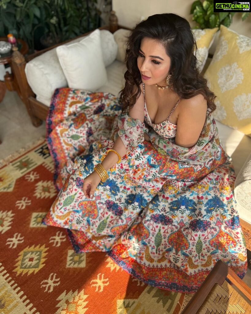 Shonali Nagrani Instagram - Wearing my favourite @rajattangriofficial. #weddingaffiar #lehengalove #lehenga #indianwedding #bigfatimdianwedding #sangeetoutfit #sangreet #indiandesigner Gurugram Delhi India