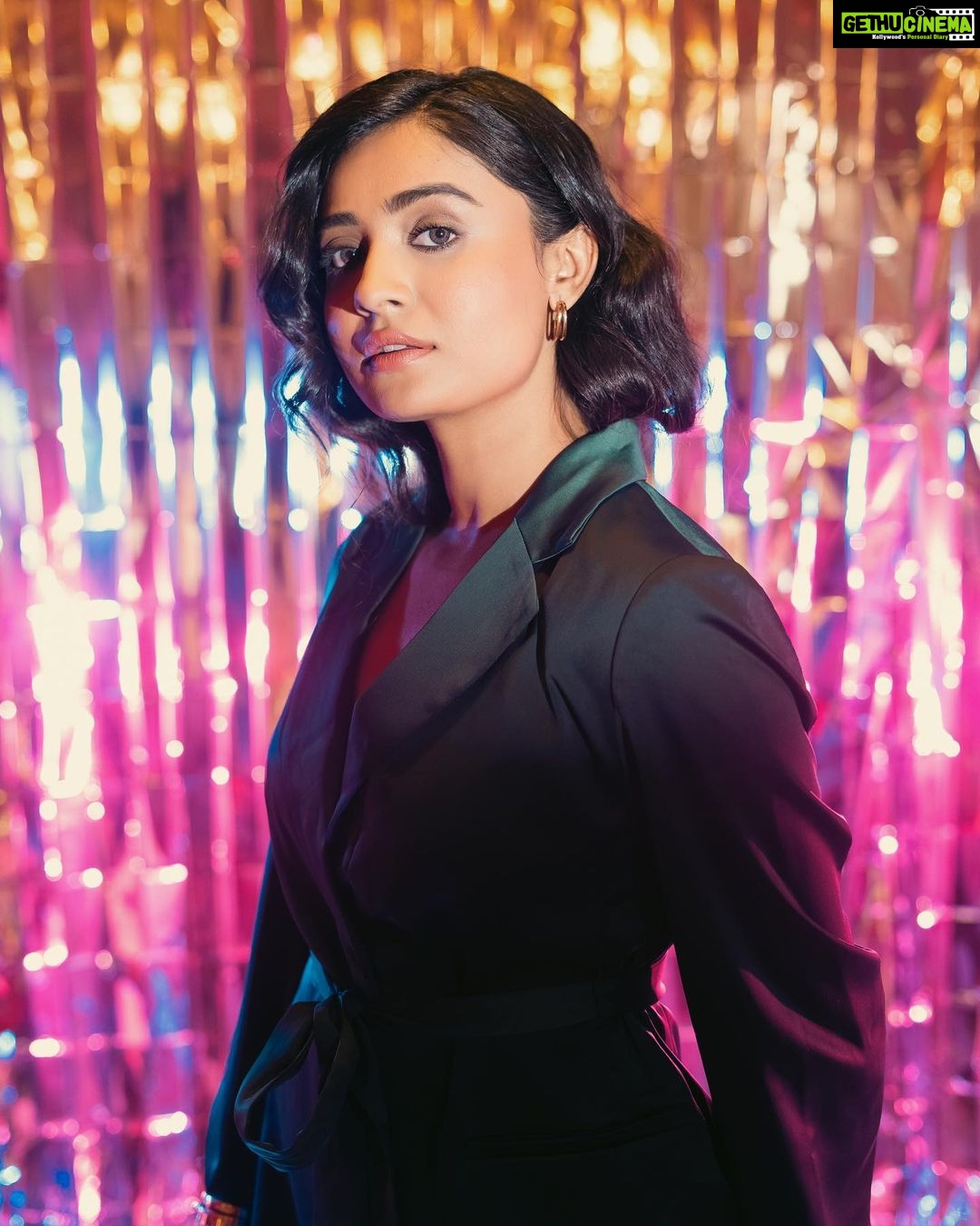 Shraddha Dangar Instagram - 💜 . . 📸 @kathanadhyaru Makeup and hair @simmymakwana Styled by @styledbypreksha