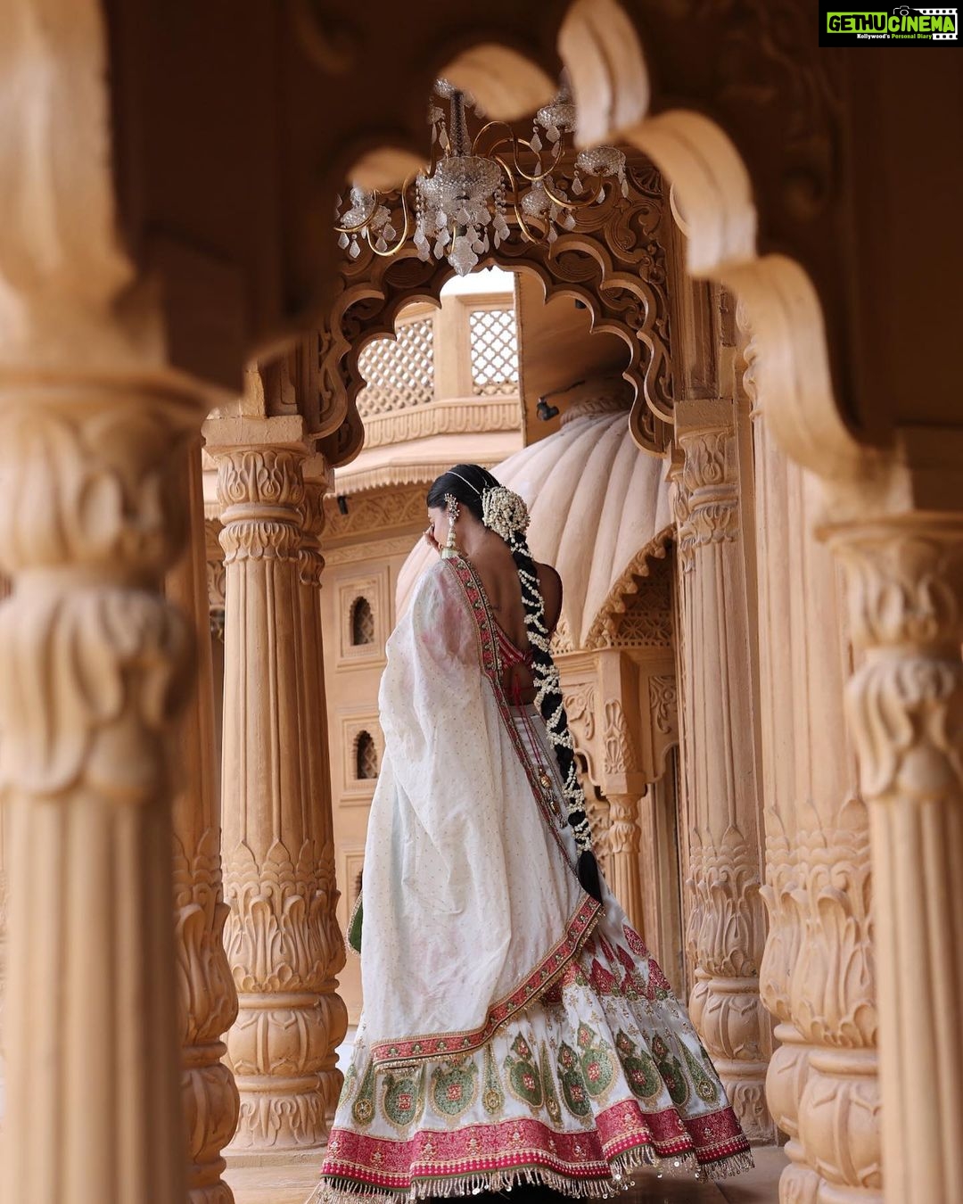 Shraddha Dangar Instagram - 🕊️ . . @jiviva_ 💄 @rinkupatel.555 📸 @dl_films
