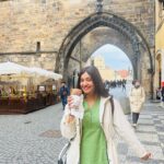 Shraddha Dangar Instagram - Bakisab thik hai , lekin Trip khatam hone ke baad bhi photos upload karna LEGAl hona hi chahiye🫡 The struggle of asking strangers to take picture was real , bhaisaab 😢😢 Phir kya hi fayda agar post hi na karein !! Sahi hai na!???? Prague, Czech Republic