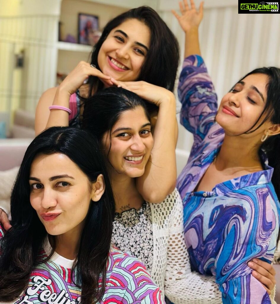 Shraddha Dangar Instagram - Laughter,silliness,deep conversations, compassion,food ,food and lots of food 🤌🏻 . Life gets busy but I always feel so much better after spending some quality time with my girls ❤️ Thanks nahi bolegi mein🥹 @deekshajoshiofficial @vyomanandi @esharkansara