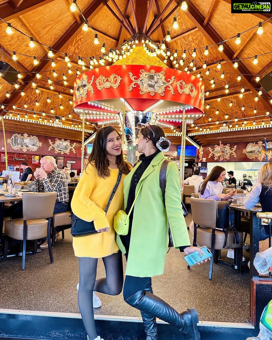 Shraddha Dangar Instagram - Carrousel and Dutch pancakes (Poffertjes) 🥞🫠 . . . . . . . . . . . . . . . . . . . . . . . . . . #amsterdam #amstergram #amsterdam🇳🇱 #ams #amsterdamcity #amsterdammer #pancakes #dutch #dutchpancakes #amsterdamworld #amsterdam_streets De Carrousel Pannenkoeken