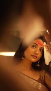 Shraddha Dangar Instagram - Love from Sita..... Recreated #sitaramam #tharalitharali • shot by @hitesh_paunikar Look created by @aanalsavaliya Curated @nisharmansuri • • • • #radhakrishna #krishna #tumpremhotumpreetho #prem #krishnavani #krishnaquotes #radharani #instareels #classicaldance #kathak