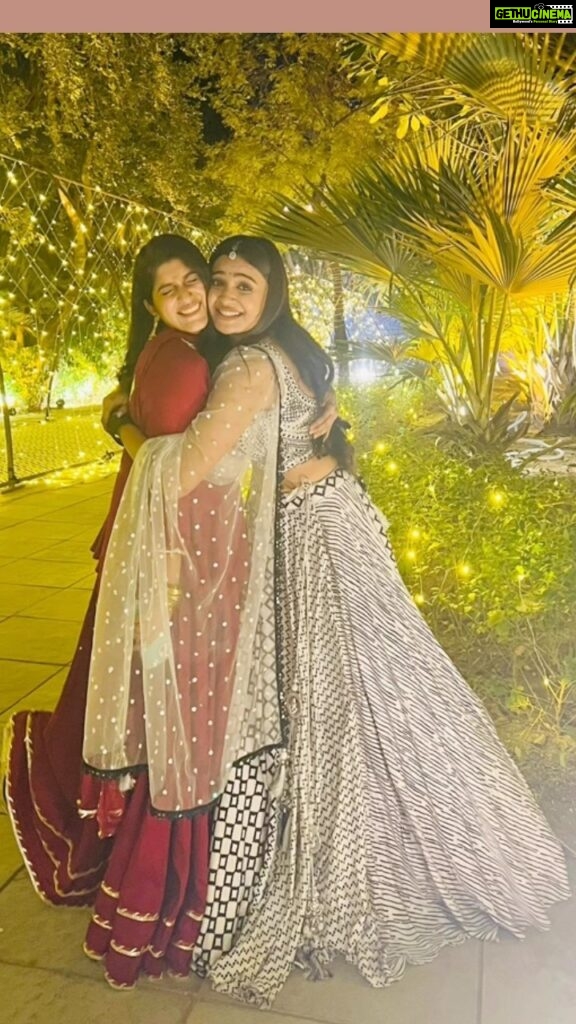 Shraddha Dangar Instagram - Appreciation post of this undying friendship - We broke that ‘two actresses cannot be friends waala saying long back’! We are not just friends, we’re best of friends! And so so so similar in certain things. Emotional, funny, sensitive and always always advising each other! (Even scolding one another at times). We promise to have each other’s backs always always always! Meanwhile, to all the directors, writers and producers out there- hamein cast kar lo yaar saath me , hamari chemistry sach me mind blowing hai! 🥹✨ Meri pyari bindu @deekshajoshiofficial