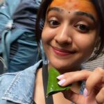 Shraddha Dangar Instagram - Saal khatam hone se pehle, sundar shaher ki sundarta aapke liye, 🤩! बहुत ही मेहनत से , लगन से और प्यार से पूरा बनारस दिखा दिया है , बनारस की गलियाँ भी आज दिखा दी ! एक thankyou तो बनता है 🥰 Okay bye! . #besttripoftheyear #banaras #solotrip #streetsofbanaras