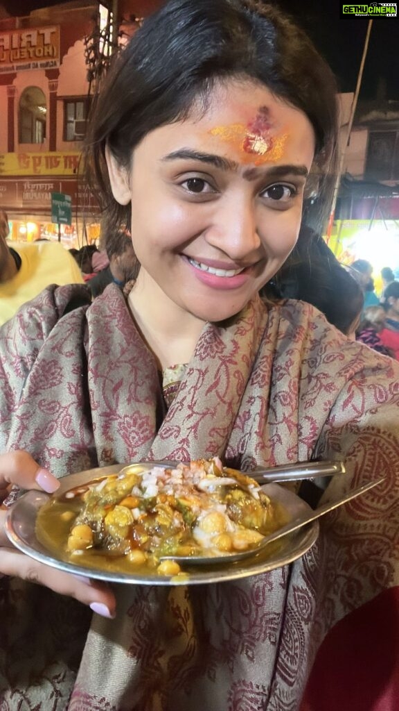 Shraddha Dangar Instagram - Toh kuch iss tarah guzarein humne banaras mein deen 🫶🏻🥹 . #solotrip #banaras #instafood #streetfood #chaat