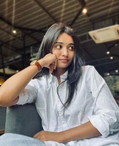 Shraddha Dangar Instagram - SunDAY🤍🤌🏻