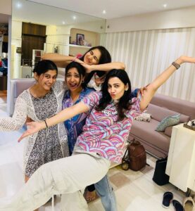 Shraddha Dangar Instagram - Laughter,silliness,deep conversations, compassion,food ,food and lots of food 🤌🏻
.
Life gets busy but I always feel so much better after spending some quality time with my girls ❤️
Thanks nahi bolegi mein🥹 
@deekshajoshiofficial @vyomanandi @esharkansara
