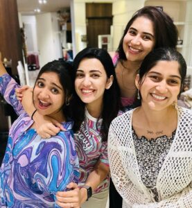 Shraddha Dangar Instagram - Laughter,silliness,deep conversations, compassion,food ,food and lots of food 🤌🏻 . Life gets busy but I always feel so much better after spending some quality time with my girls ❤️ Thanks nahi bolegi mein🥹 @deekshajoshiofficial @vyomanandi @esharkansara