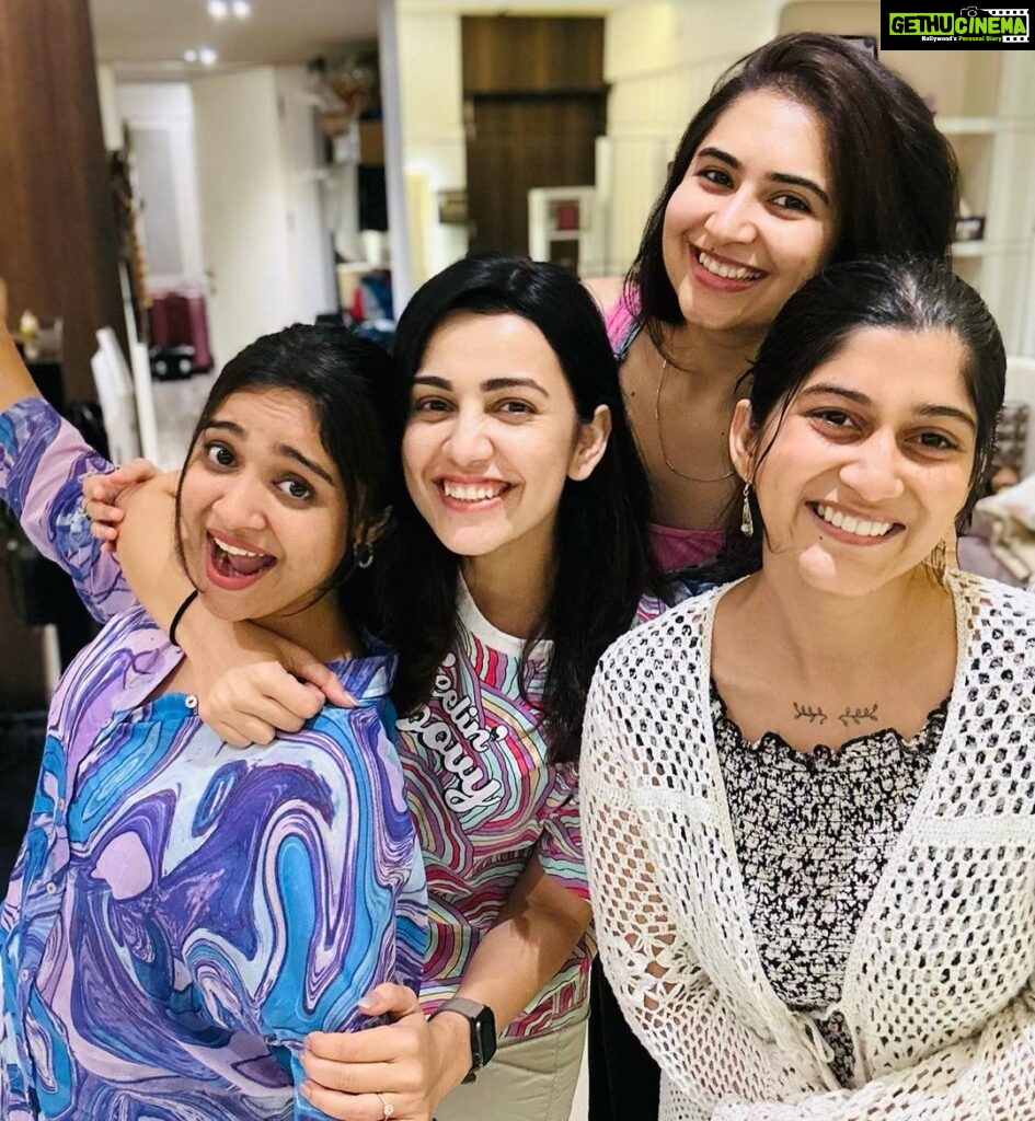 Shraddha Dangar Instagram - Laughter,silliness,deep conversations, compassion,food ,food and lots of food 🤌🏻 . Life gets busy but I always feel so much better after spending some quality time with my girls ❤️ Thanks nahi bolegi mein🥹 @deekshajoshiofficial @vyomanandi @esharkansara