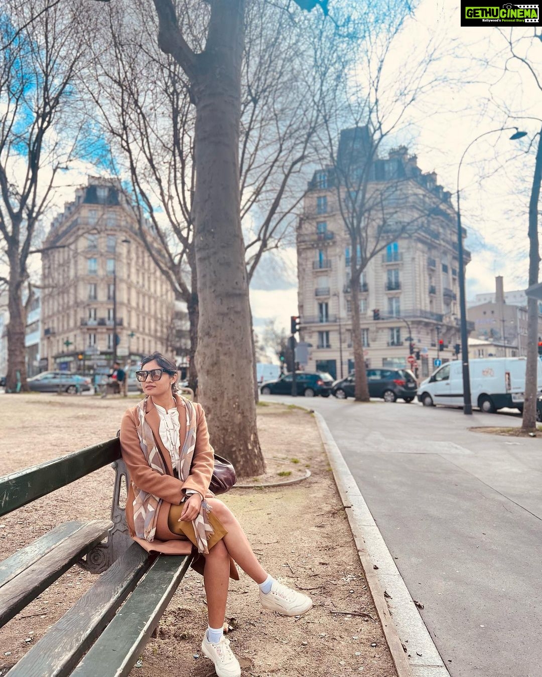 Shraddha Dangar Instagram - Paris, I louvre you ! 🤍🤌🏻 Norte Dame, Paris